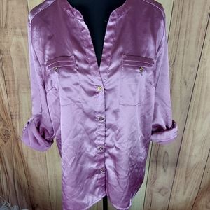 Dana Buchman Lavender V-Neck Button Shirt With Cuffed-Sleeves And 2  Pockets